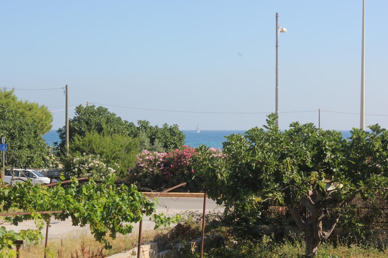 Trentatre Quarantatre Bed & Breakfast Mola di Bari Bagian luar foto